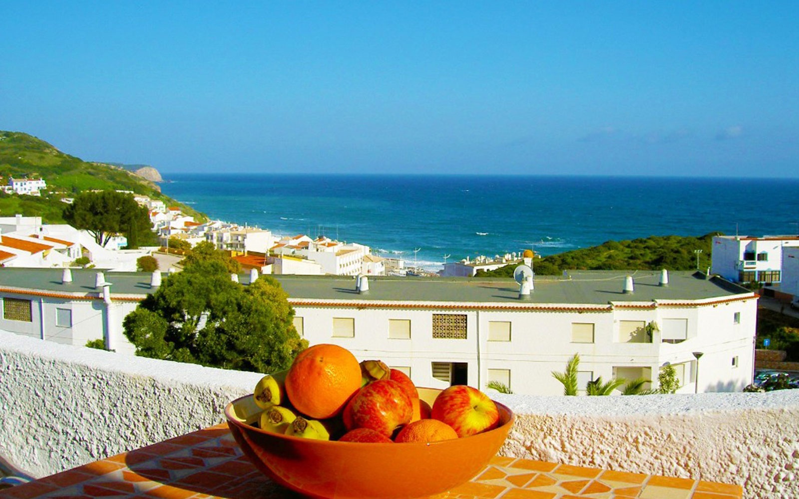 3-bedroom Apartment With Stunning Sea Views in salema for rent