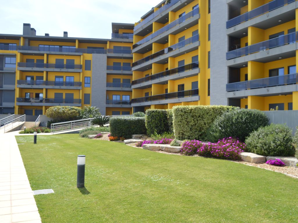 Modern 2-bedroom apartment in Quarteira rent