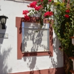 Renovated 2-bedroom villa 300 meters from the beach to rent
