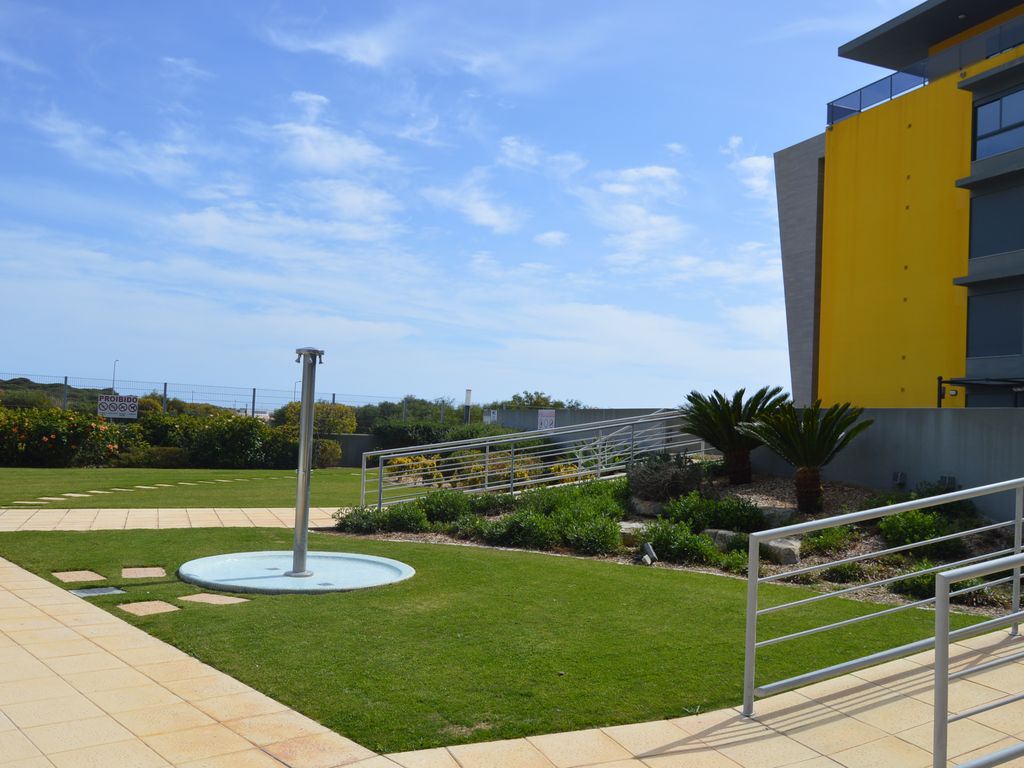 Modern 2-bedroom apartment in Quarteira rent