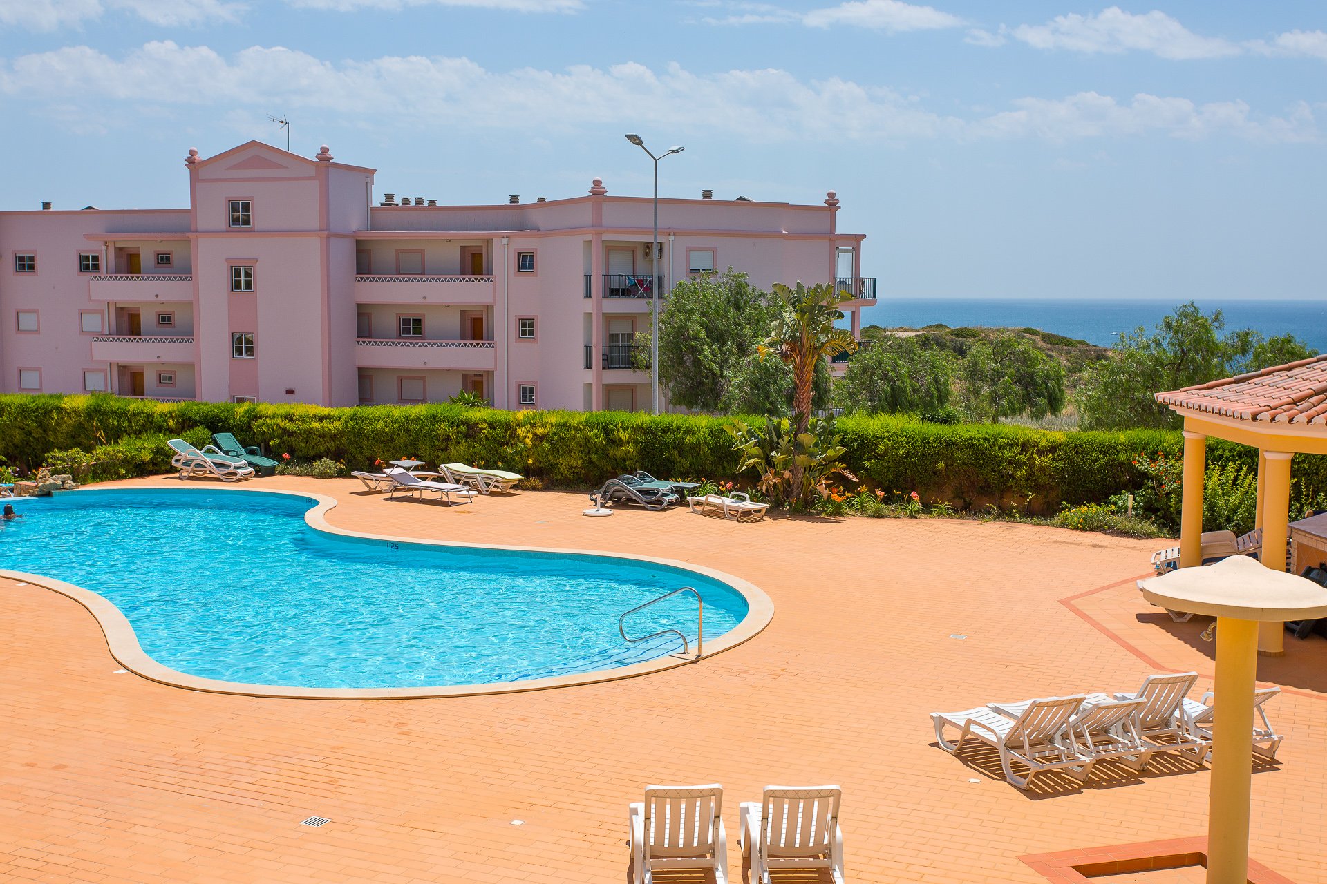 Well-positioned ground floor apartment to rent