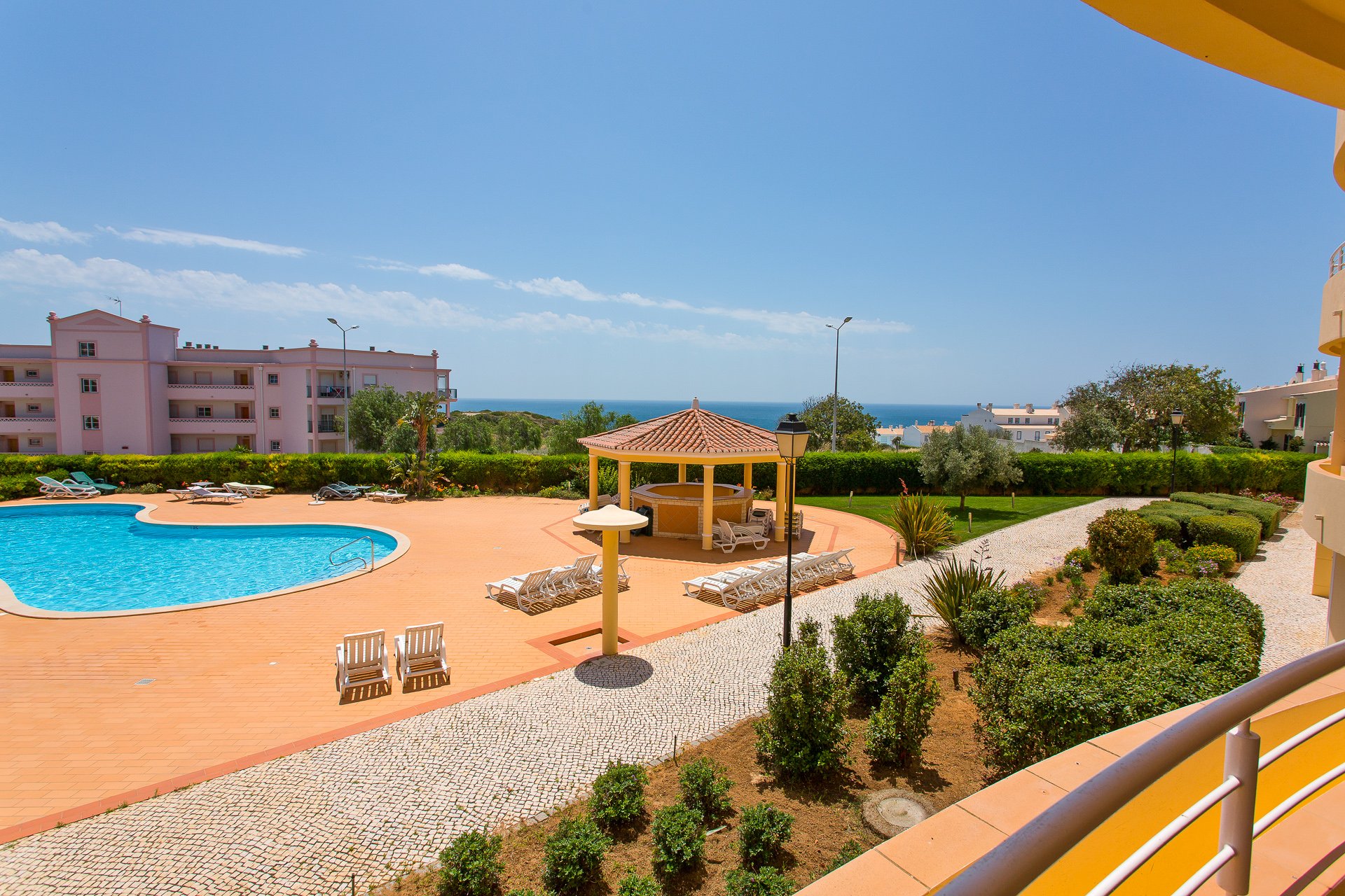 Well-positioned ground floor apartment to rent