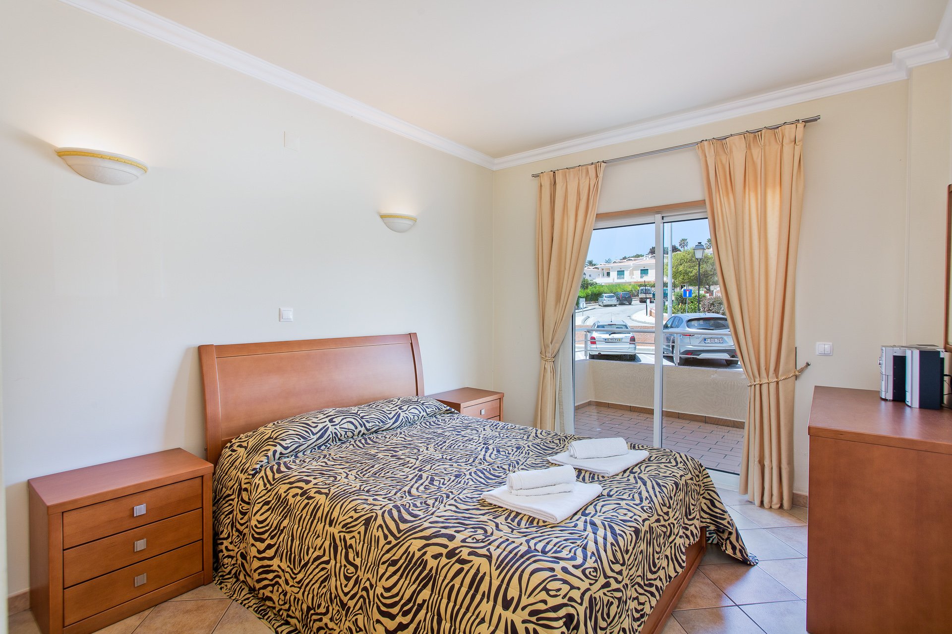 Well-positioned ground floor apartment to rent