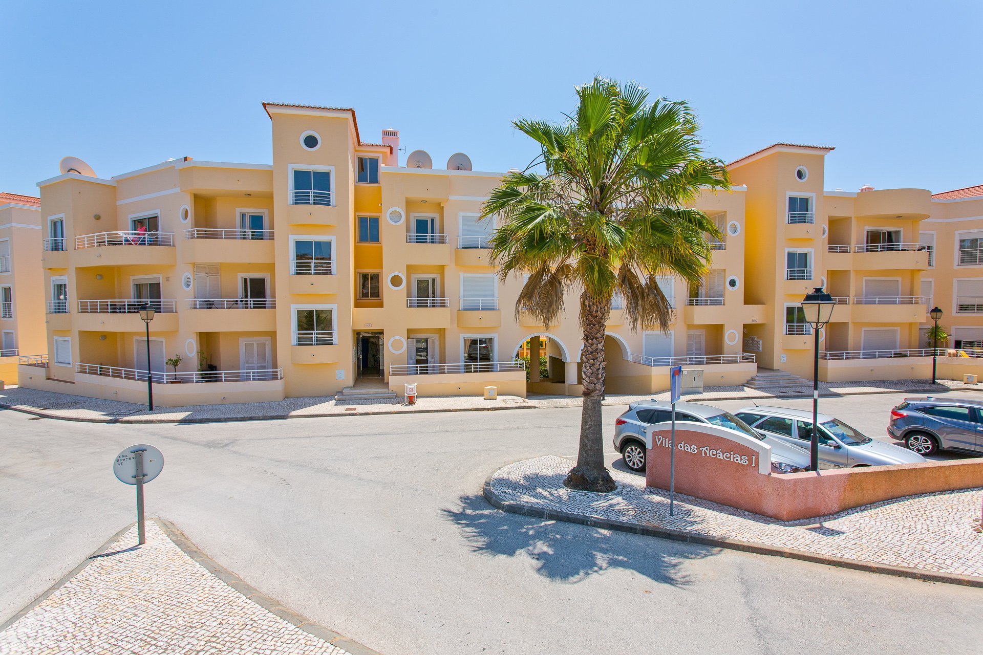 Well-positioned ground floor apartment to rent