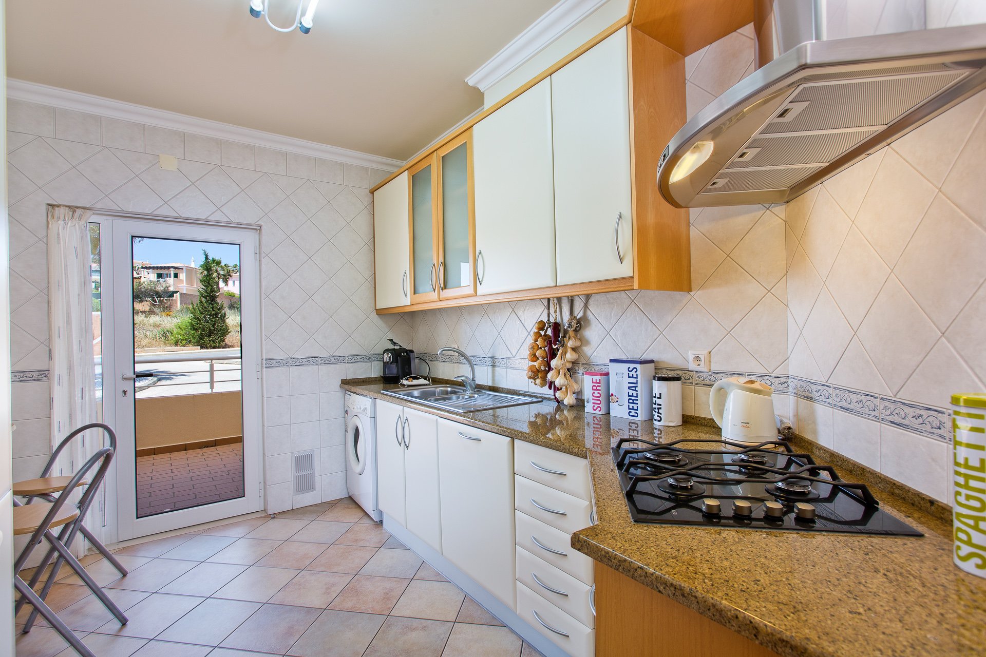 Well-positioned ground floor apartment to rent