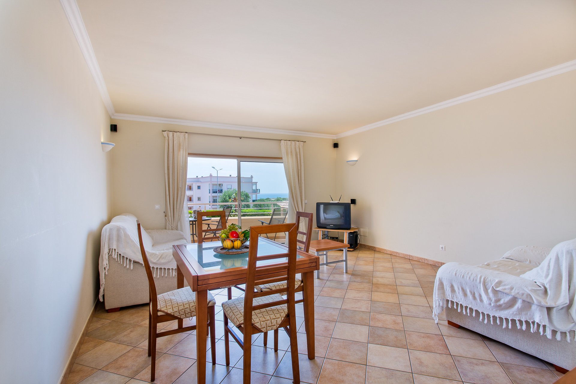 Well-positioned ground floor apartment to rent