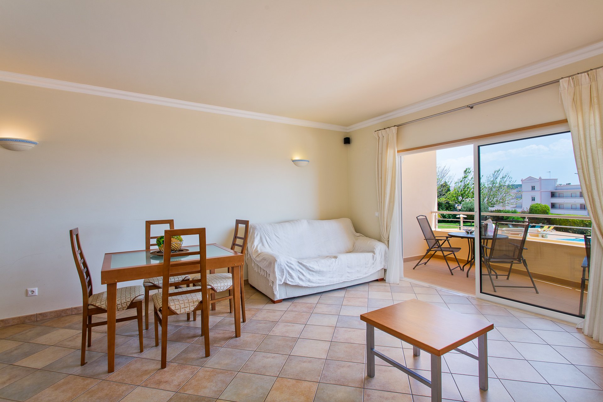 Well-positioned ground floor apartment to rent