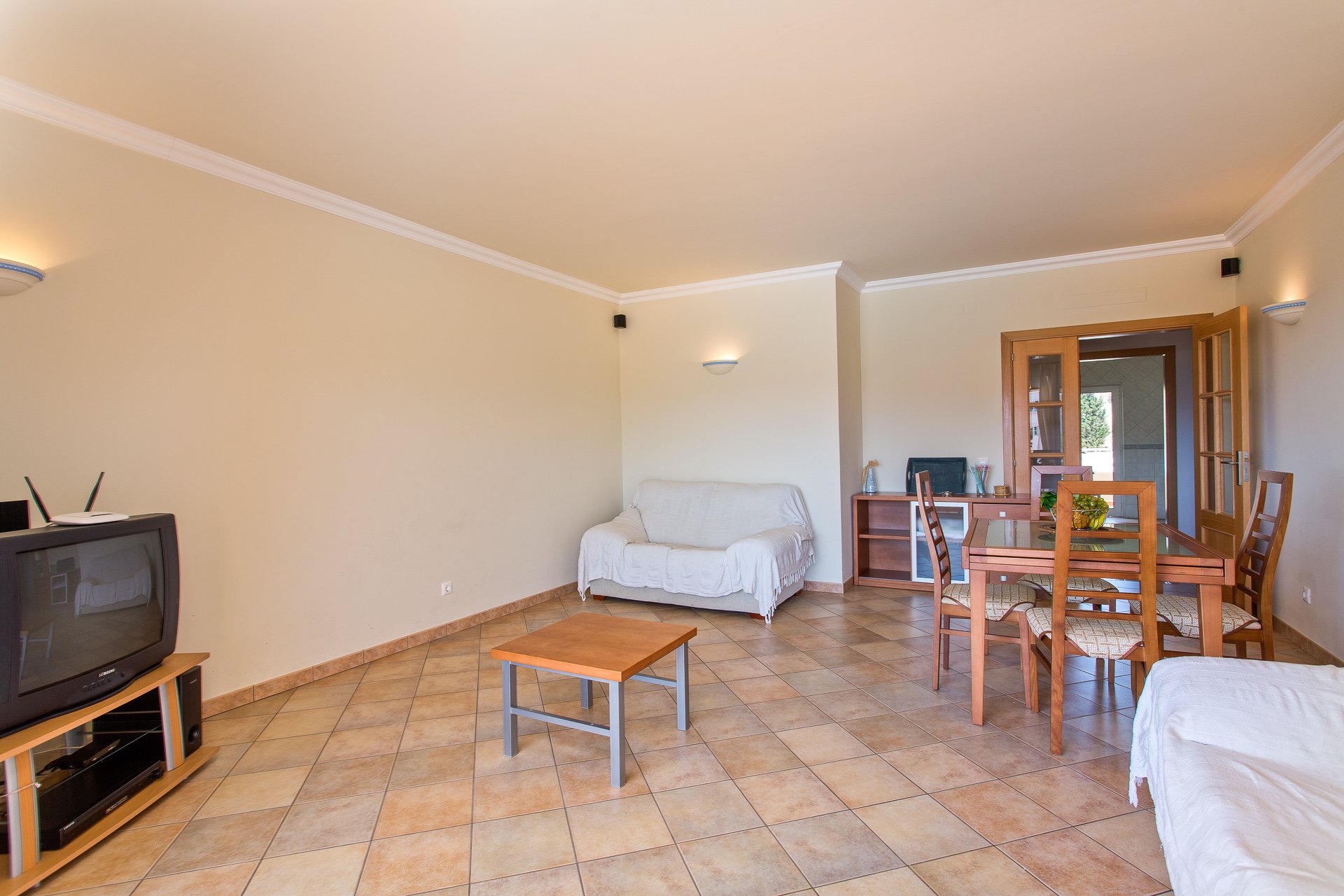 Well-positioned ground floor apartment to rent