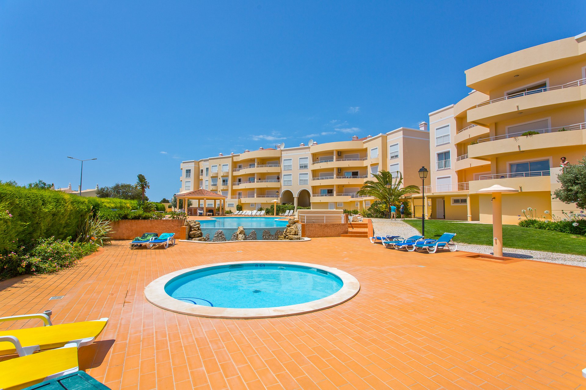 Well-positioned ground floor apartment to rent