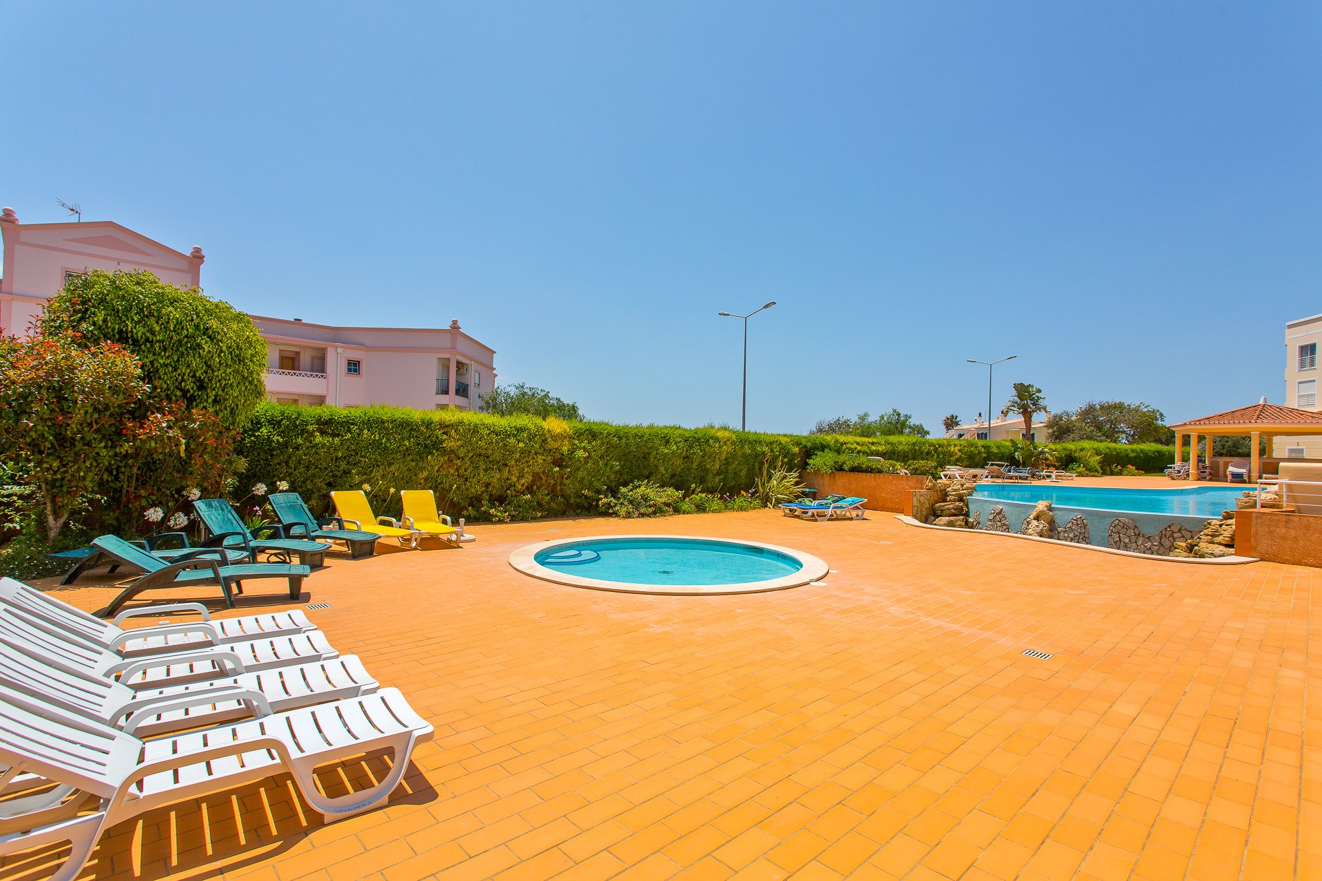 Well-positioned ground floor apartment to rent