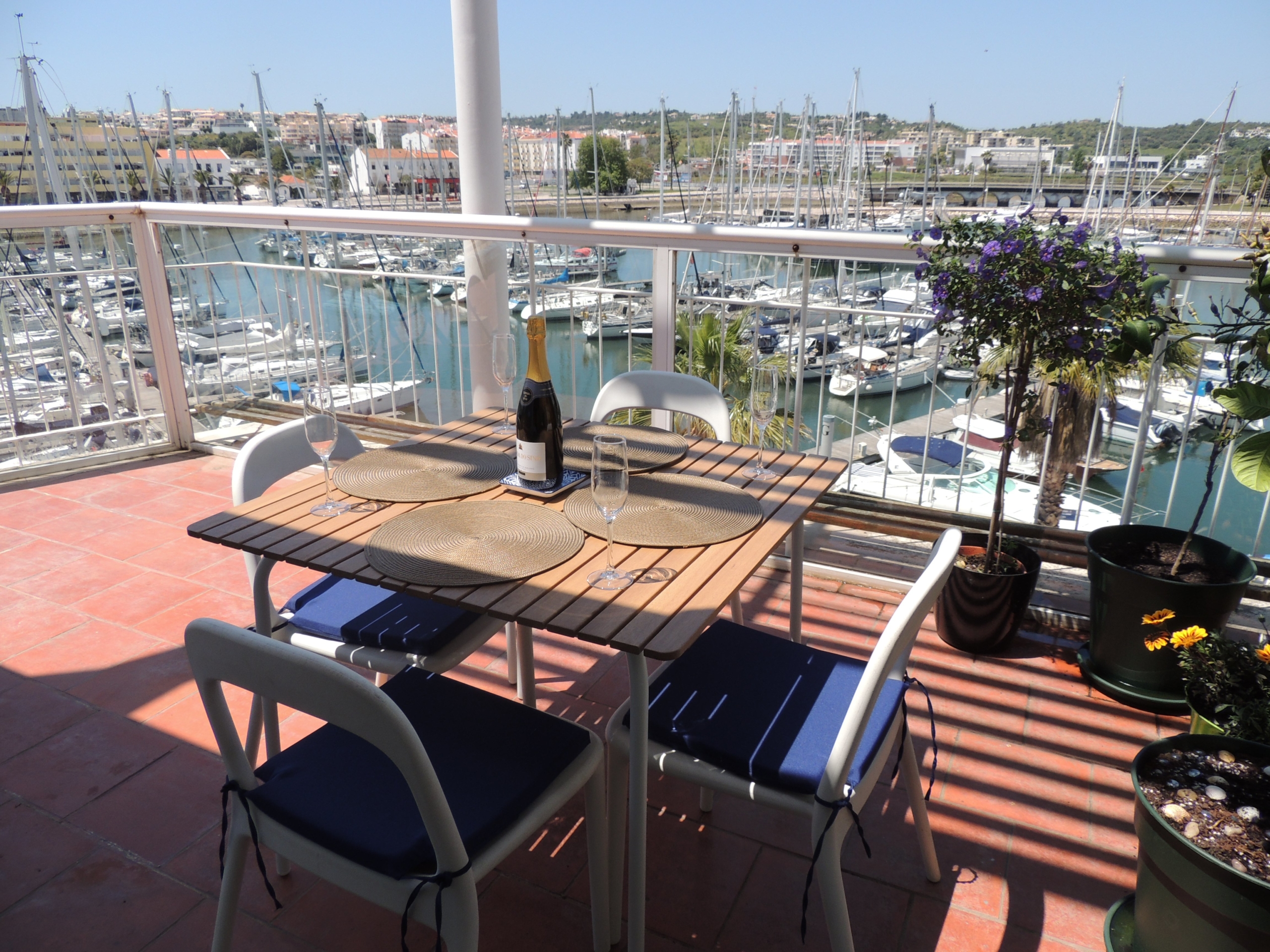 Penthouse unique location at Lagos marina to rent