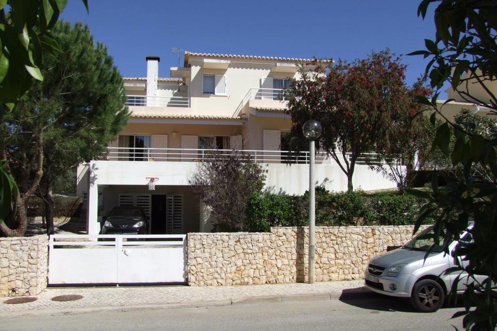 Excellent 4-bedroom detached villa in Alvor for rent
