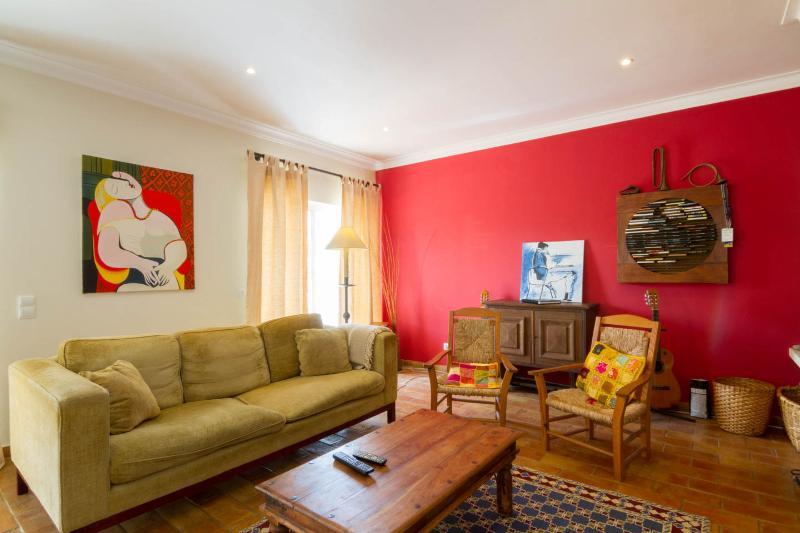 Excellent 4-bedroom detached villa in Alvor for rent