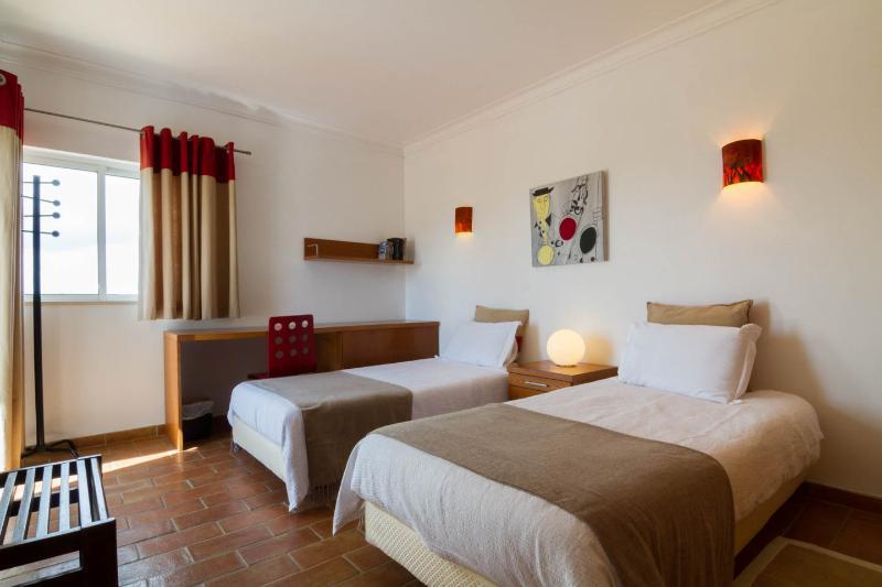 Excellent 4-bedroom detached villa in Alvor for rent