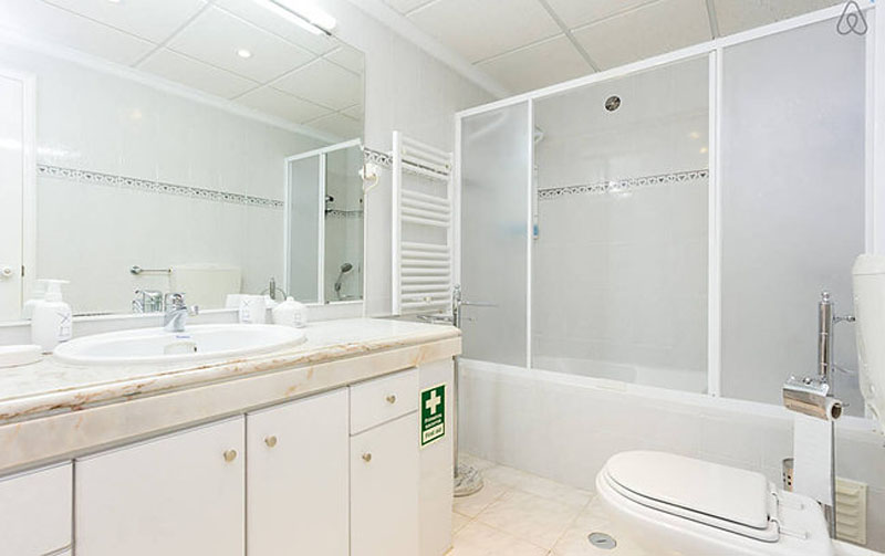 Spacious 1-bedroom apartment in Galé for rent