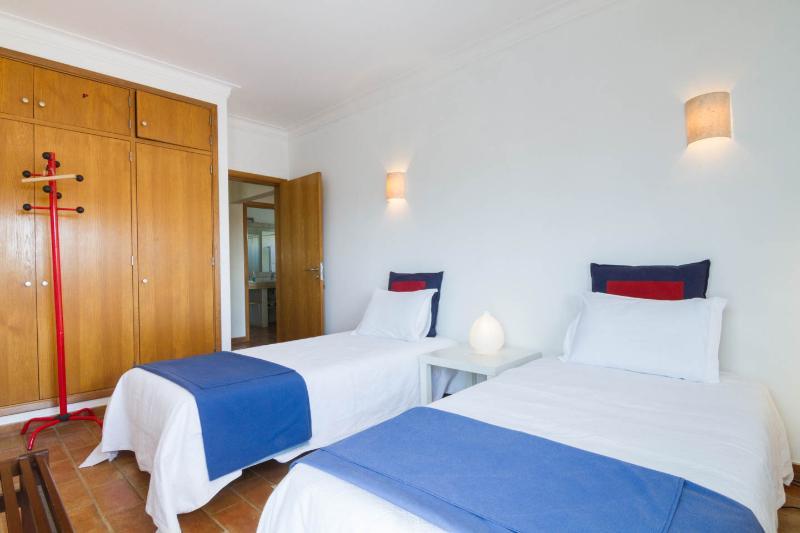 Excellent 4-bedroom detached villa in Alvor for rent