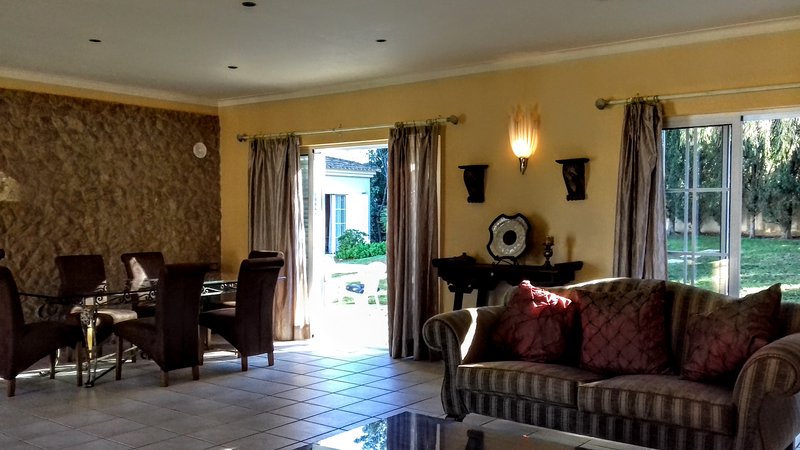 Stunning Single Floor 3-Bedrooms Villa Alvor for rent