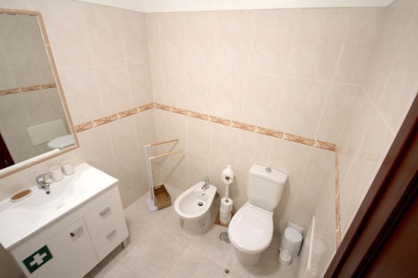 Light and airy 3-bedroom apartment in Alvor to rent