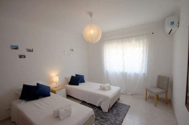 Light and airy 3-bedroom apartment in Alvor to rent