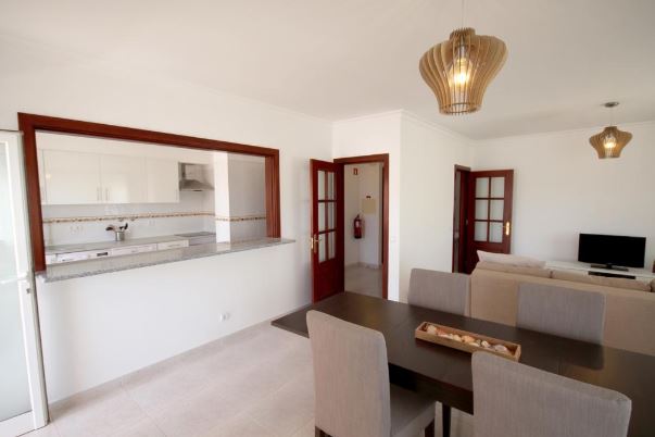 Light and airy 3-bedroom apartment in Alvor to rent