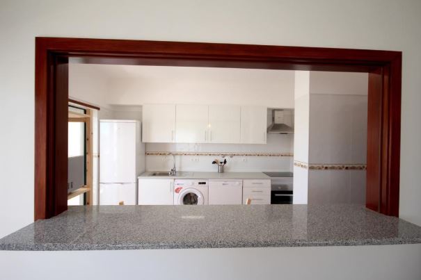 Light and airy 3-bedroom apartment in Alvor to rent