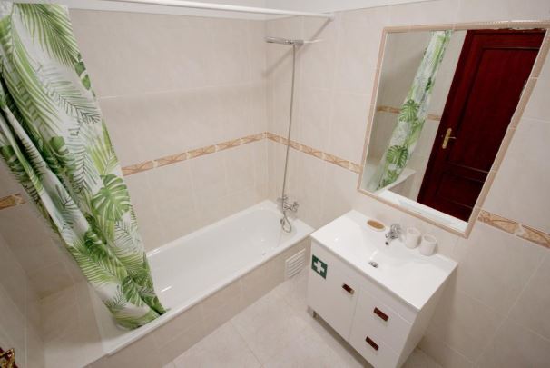 Light and airy 3-bedroom apartment in Alvor to rent