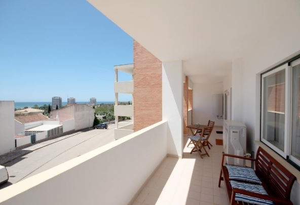 Light and airy 3-bedroom apartment in Alvor to rent
