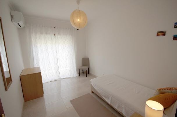 Light and airy 3-bedroom apartment in Alvor to rent