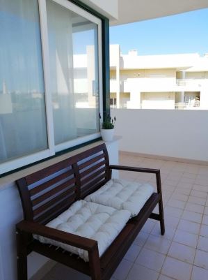 Light and airy 3-bedroom apartment in Alvor to rent