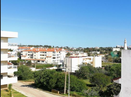 Light and airy 3-bedroom apartment in Alvor to rent