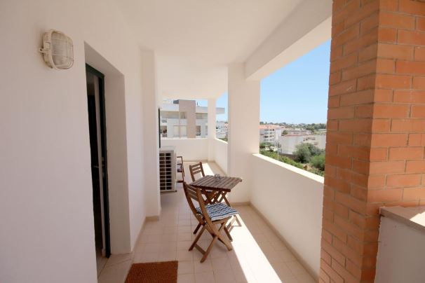 Light and airy 3-bedroom apartment in Alvor to rent
