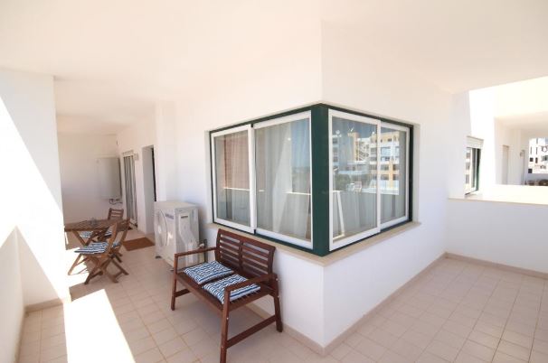Light and airy 3-bedroom apartment in Alvor to rent