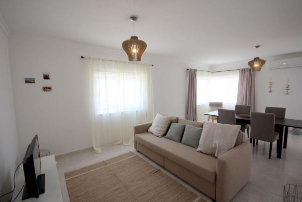 Light and airy 3-bedroom apartment in Alvor to rent