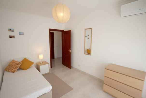 Light and airy 3-bedroom apartment in Alvor to rent