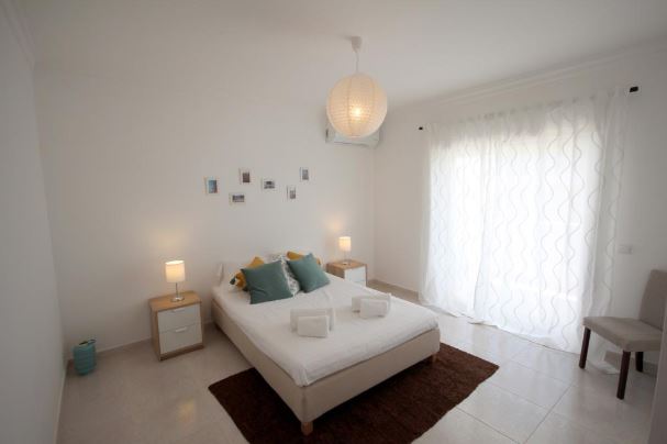 Light and airy 3-bedroom apartment in Alvor to rent