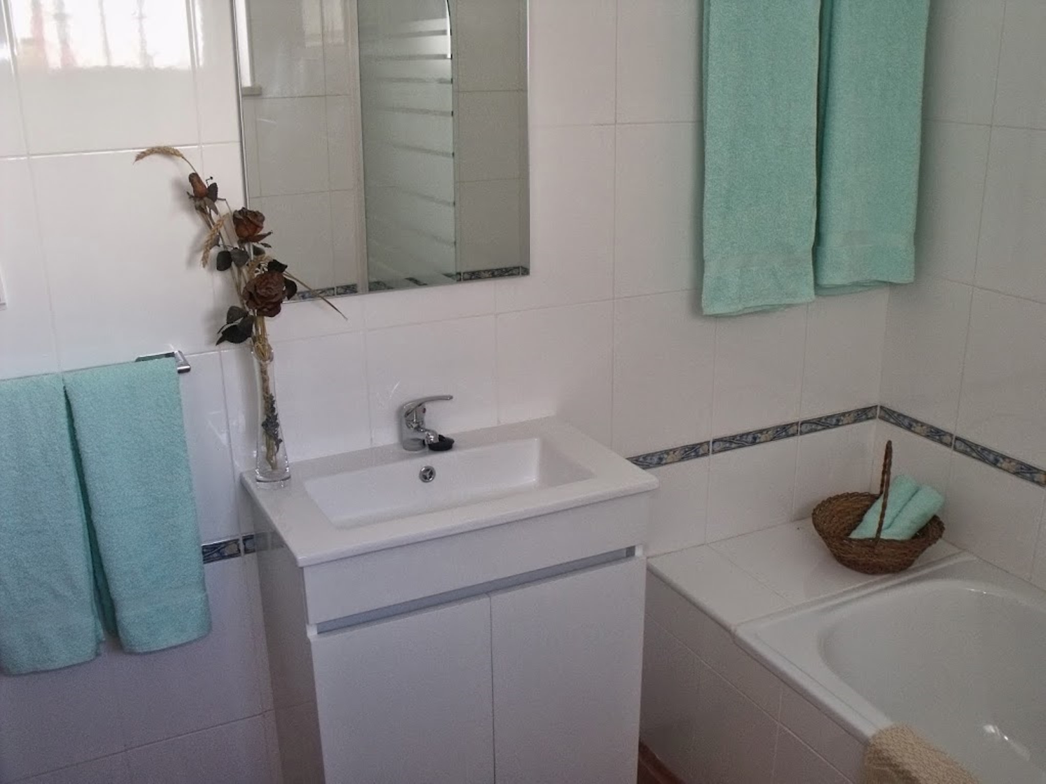 2 bedroom cottage in heart of charming village to rent