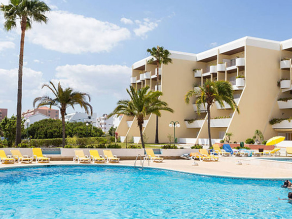 Confortable 1-Bedroom Apartment in Galé for rent