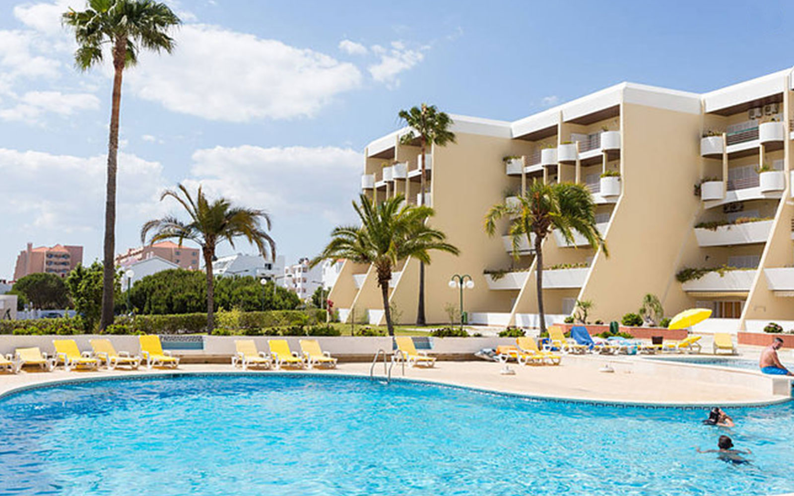 Confortable 1-Bedroom Apartment in Galé for rent