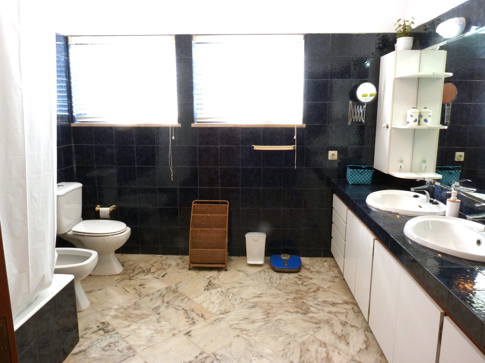 Spacious 5-bedrooms villa located in Alvor for rent