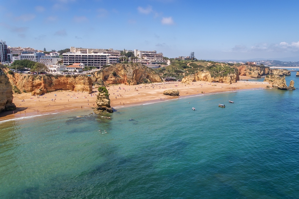 Newly refurbished 2-bedroom apartment in Lagos to rent