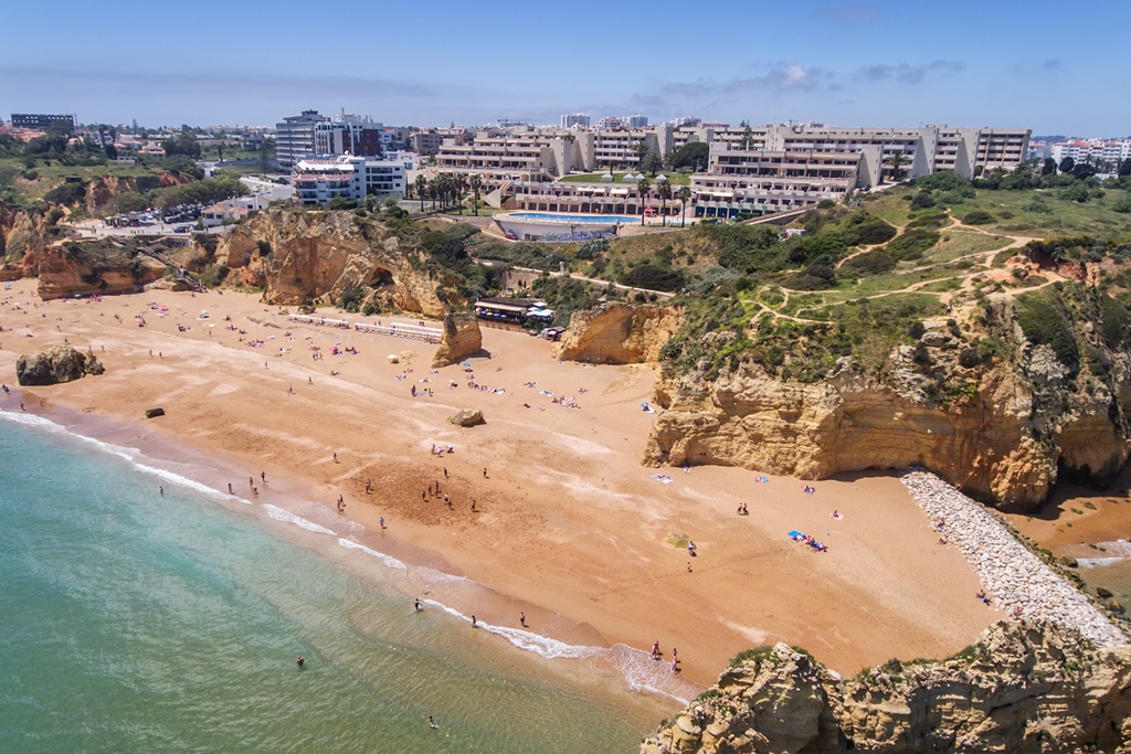 Newly refurbished 2-bedroom apartment in Lagos to rent