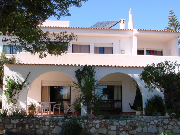 Spacious 5-bedrooms villa located in Alvor for rent