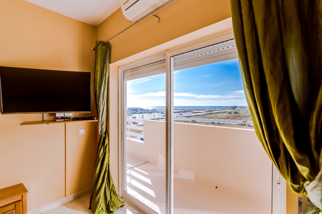 Lovely Spacious 2-bedroom apartment in Quarteira to rent