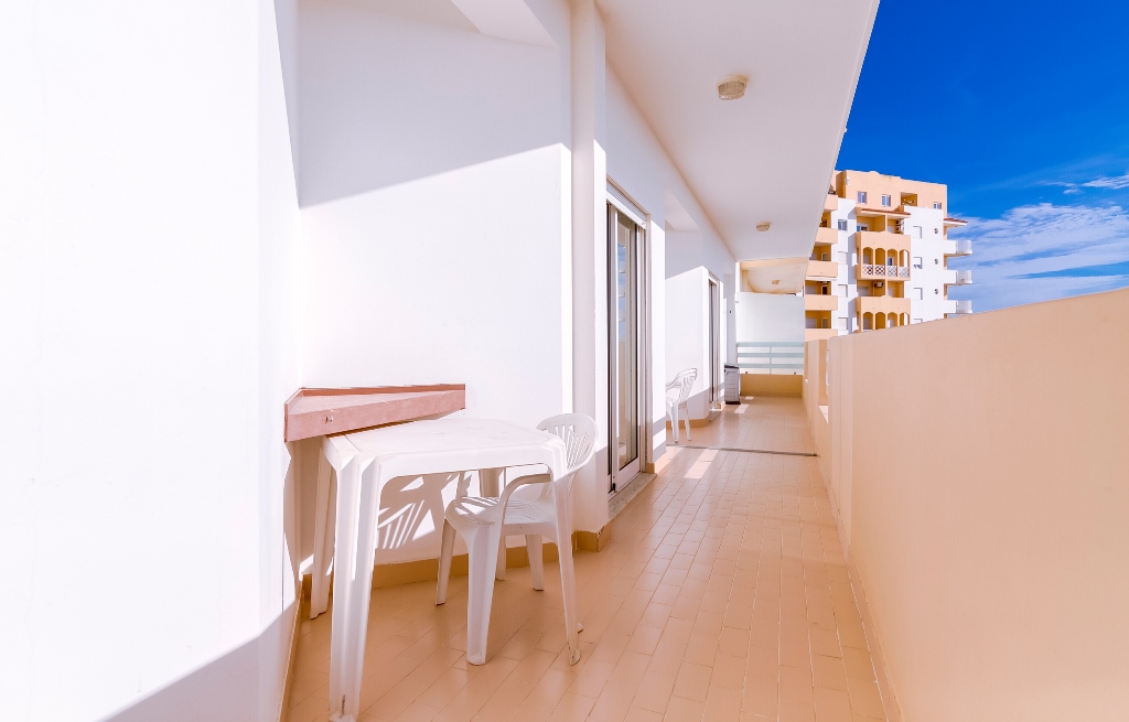 Lovely Spacious 2-bedroom apartment in Quarteira to rent