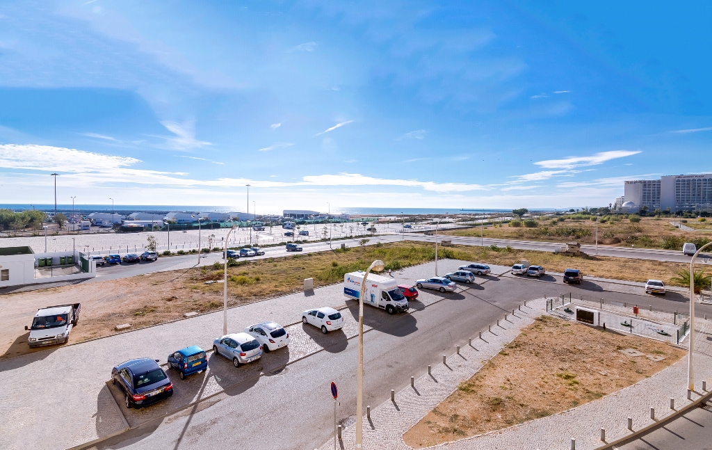 Lovely Spacious 2-bedroom apartment in Quarteira to rent