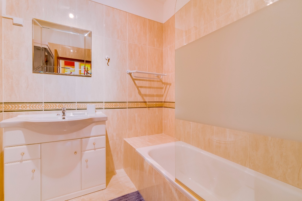 Lovely Spacious 2-bedroom apartment in Quarteira to rent