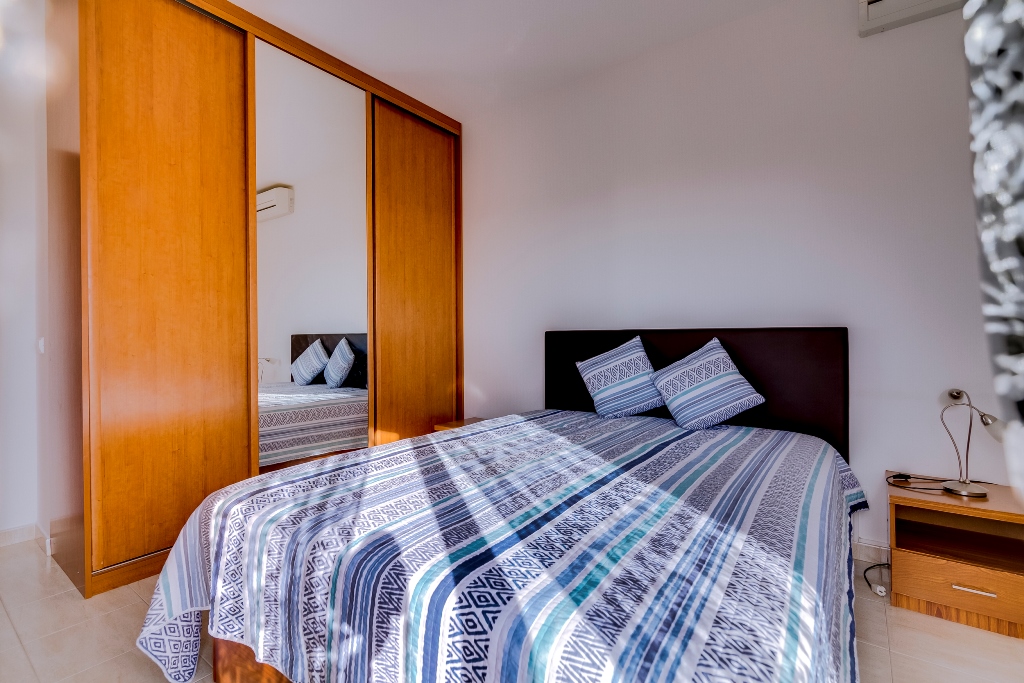Lovely Spacious 2-bedroom apartment in Quarteira to rent