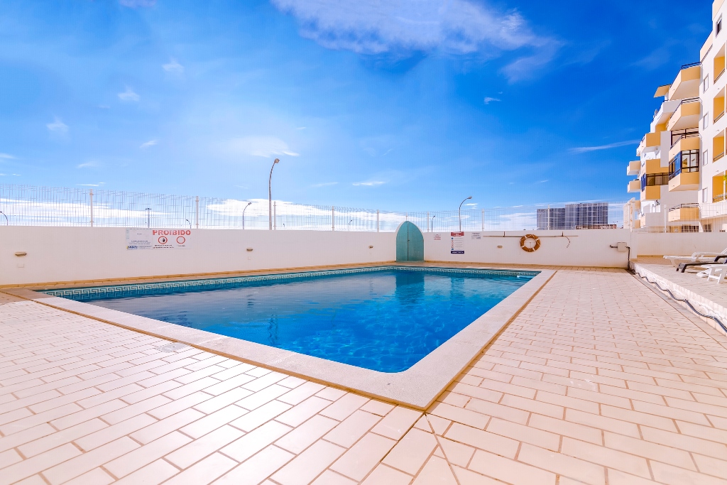 Lovely Spacious 2-bedroom apartment in Quarteira to rent