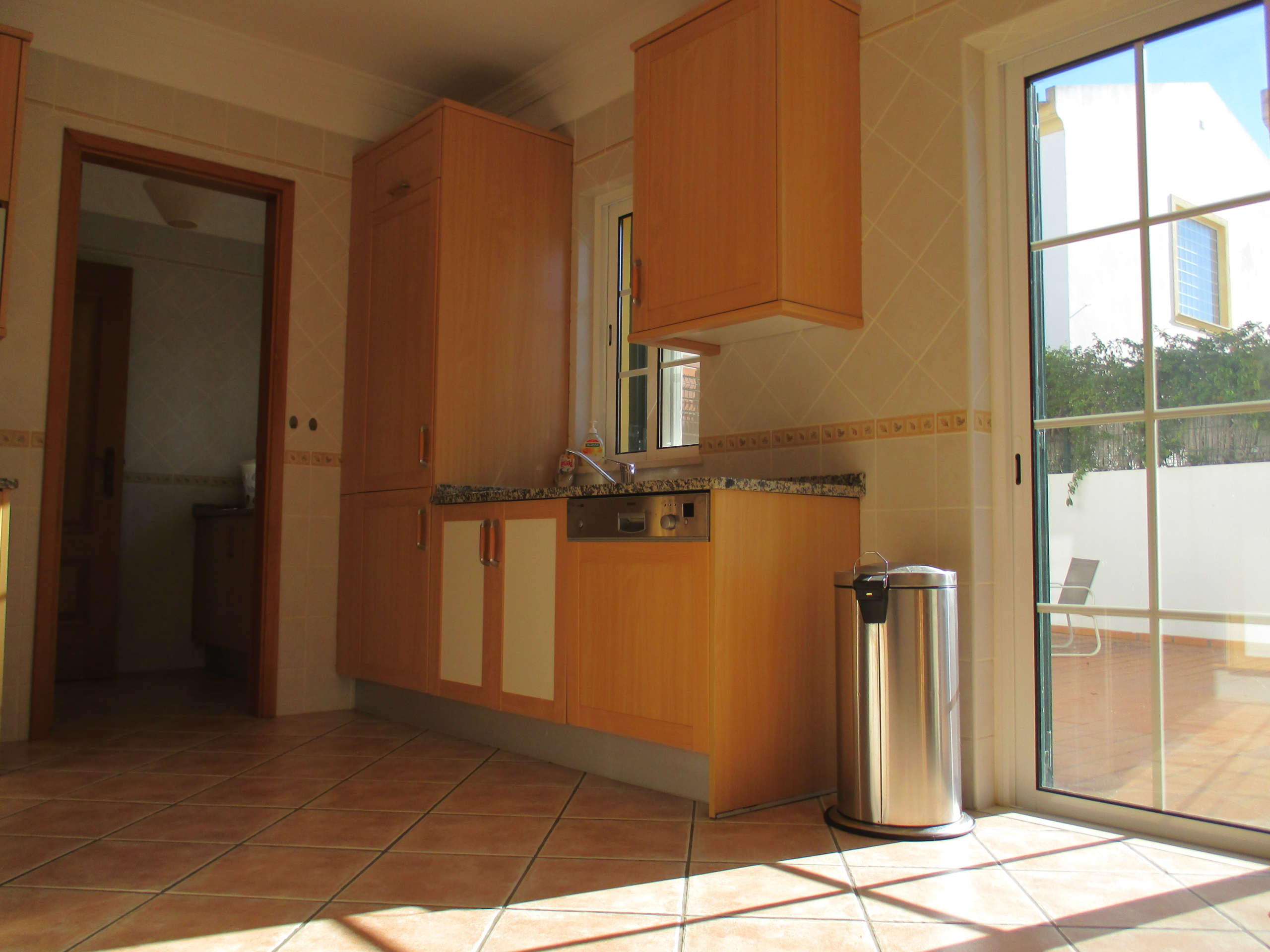 Spacious 3-bedroom Townhouse in Paderne for rent