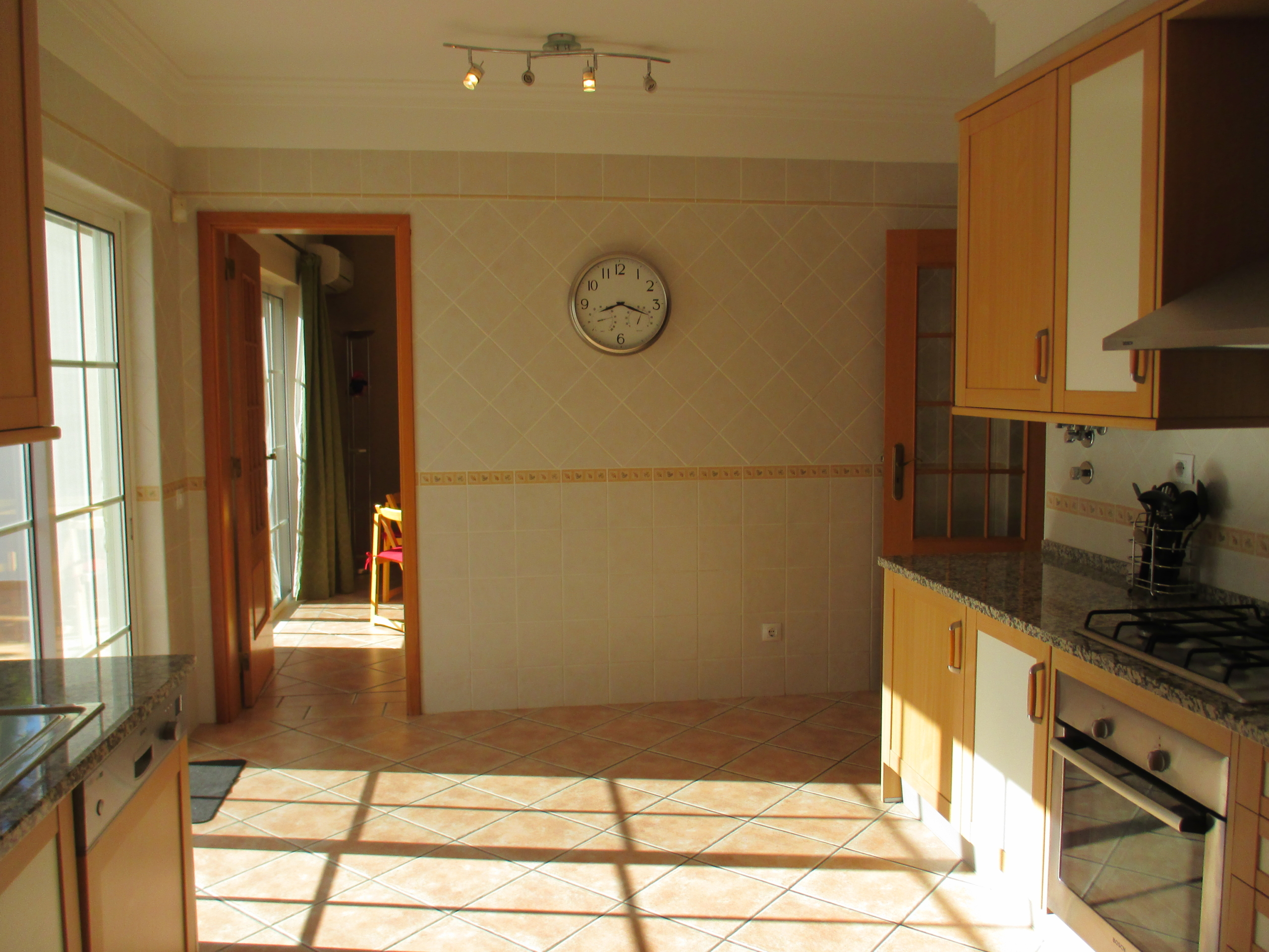 Spacious 3-bedroom Townhouse in Paderne for rent